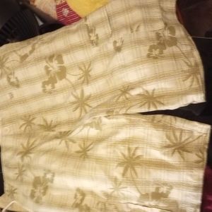 36 Sorich awesome beige and white beach style cargo Shorts
